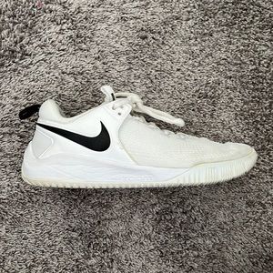 white nike volleyball shoes size 10
